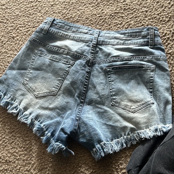 Jean shorts NWOT - Picture 3 of 3